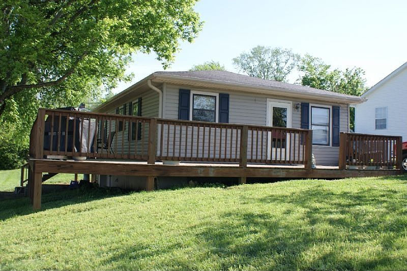 1st image of 416 W Terrace Ln