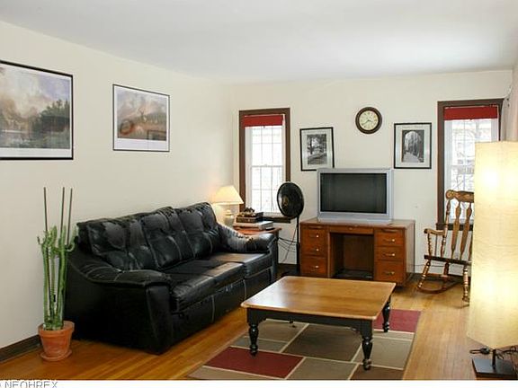5th image of 258 N Hawkins Ave