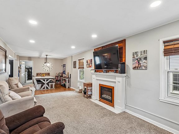 2nd image of 1004 Prairie St