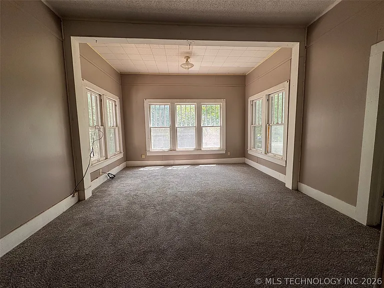 1524 W Maple St — Photo 13