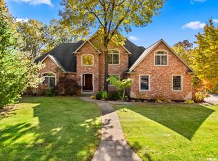 215 E Surrey Ln, East Peoria, IL 61611