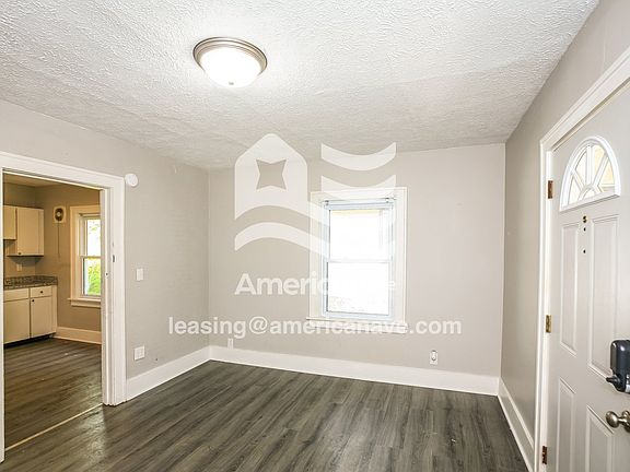1323927_005_living_room_12800596.jpg