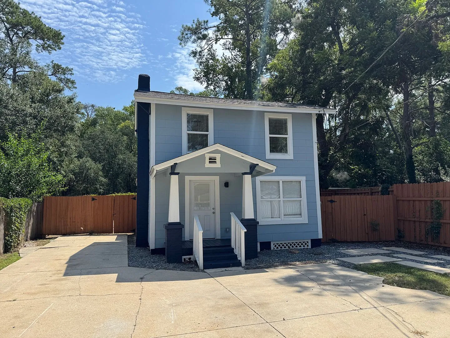 Beautiful One Bed, Two Bath With Old Tallahassee Charm — Photo 1