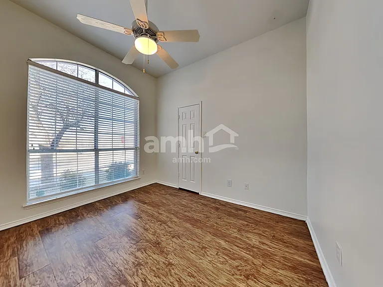 4820 Davy Crockett Trl — Photo 12