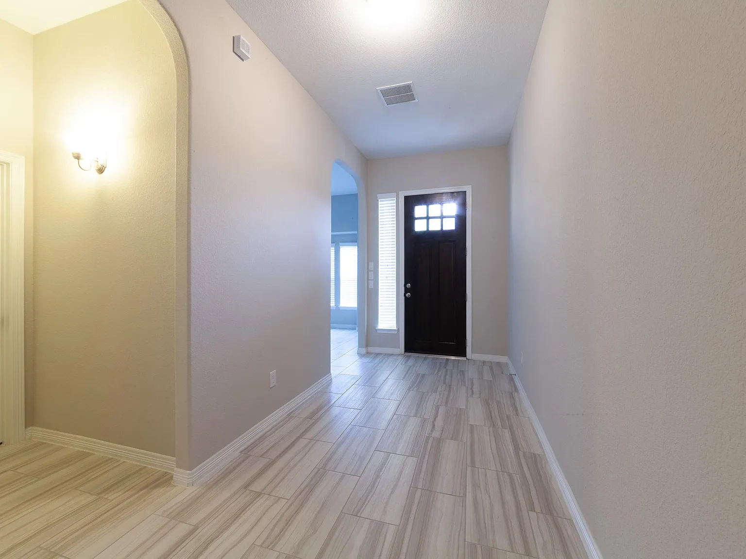 4 bed, 3.0 bath, 2861 sqft, $3,200 — Photo 2