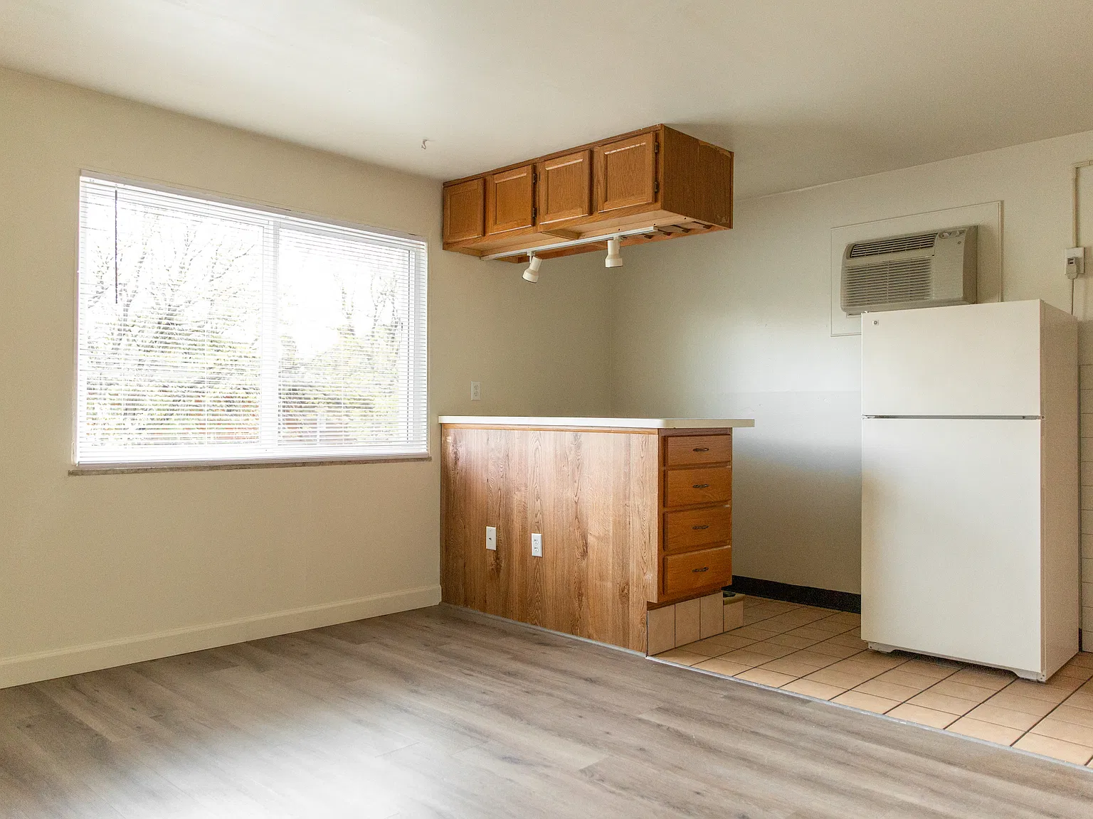 338 W 8th Ave — Photo 3