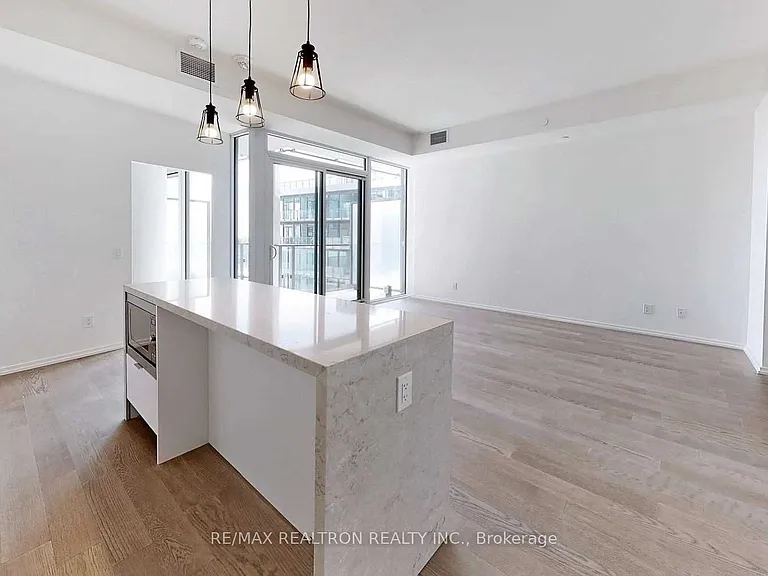 5 Soudan Ave #1628 — Photo 8