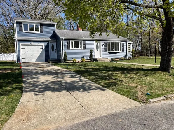 78 Apple Blossom Ln, Cranston, RI 02921