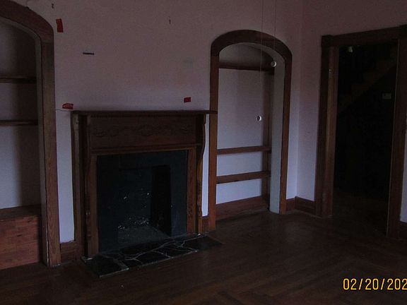 2nd image of 294 SE Camp St
