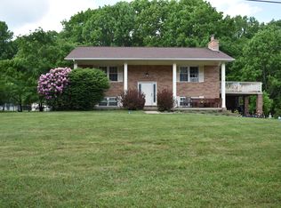 1589 Pluto Rd, Shady Spring, WV 25918