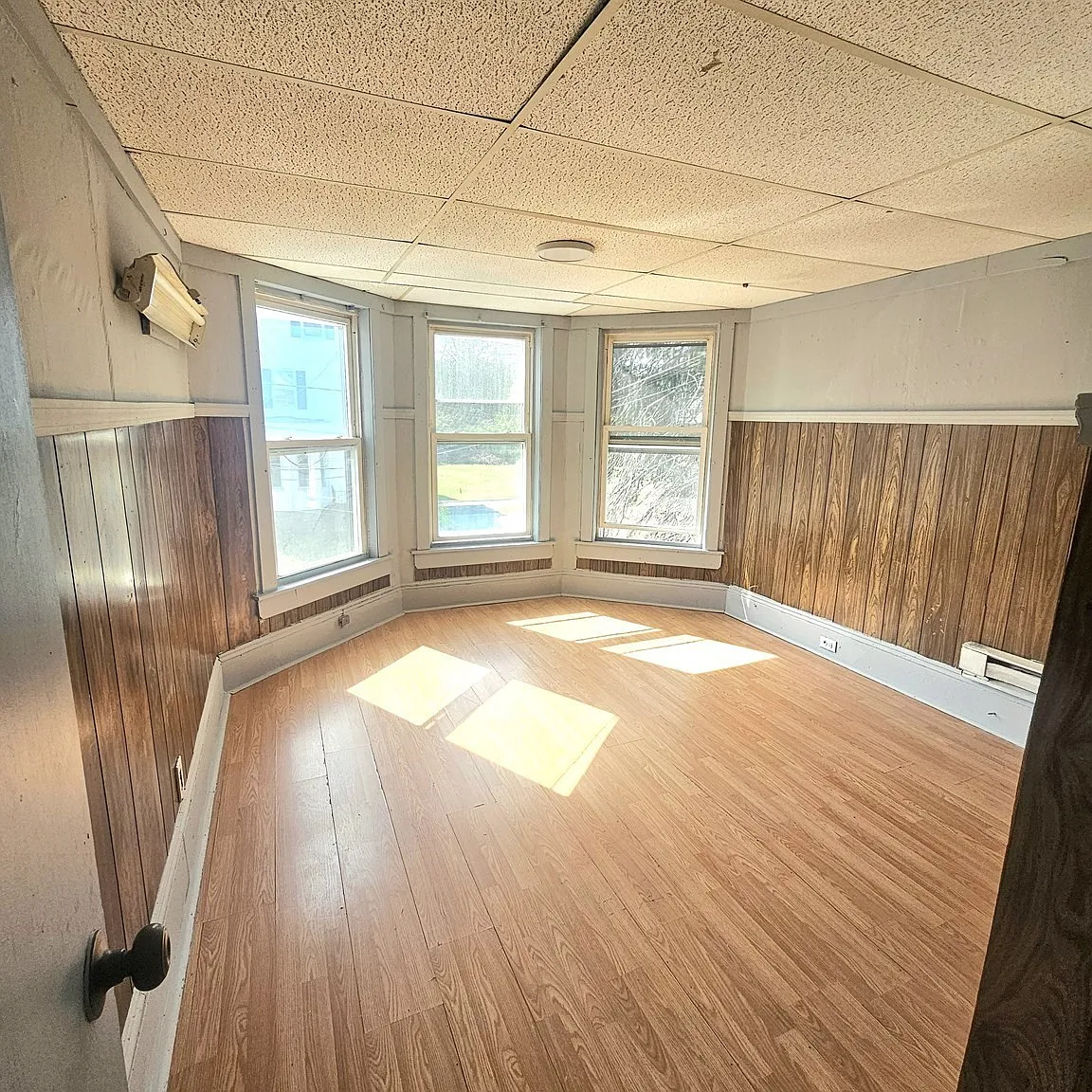 3 bed, 1.0 bath, 1016 sqft, $2,100 — Photo 4