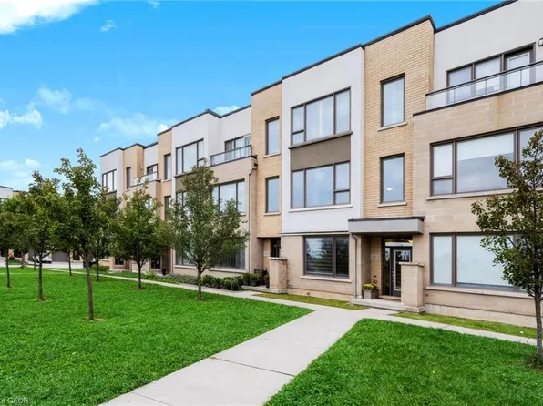 211 Squire Cres #5, Oakville, ON L6H 0L8