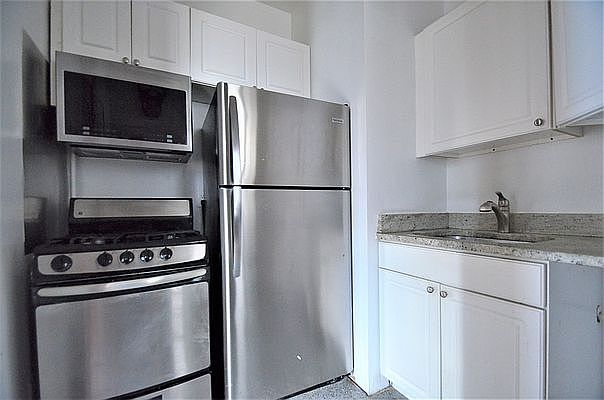 1st image of 974 St Nicholas Ave APT 3c