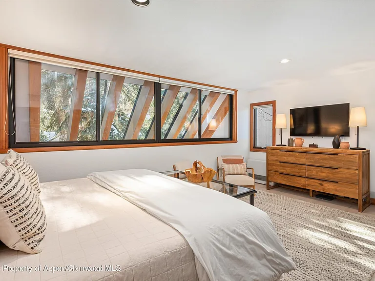 326 W Hopkins Ave — Photo 17