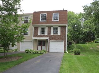 36 Hickory Ln, Cary, IL 60013