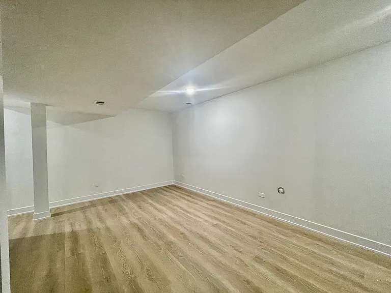 2158 W 18th St #2 — Photo 8