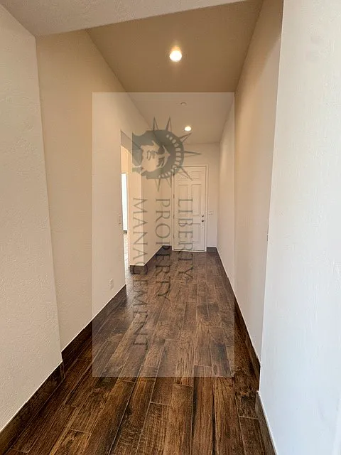 4 bed, 2303 sqft, $2,995 — Photo 3