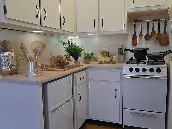 5th image of 75A 5th Ave APT 1F