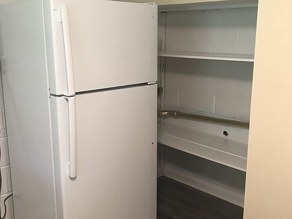 5th image of 121 Lookout Dr