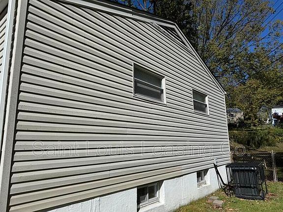 3rd image of 234 Meadowcrest Dr
