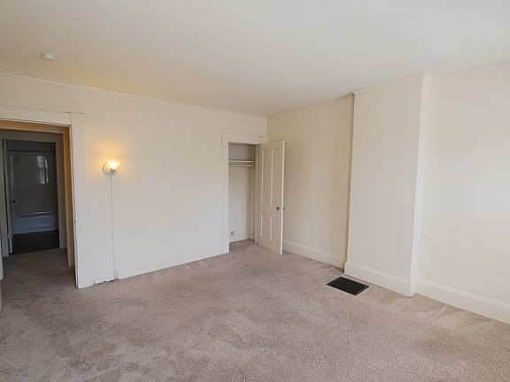 4th image of 150 W Norwich Ave