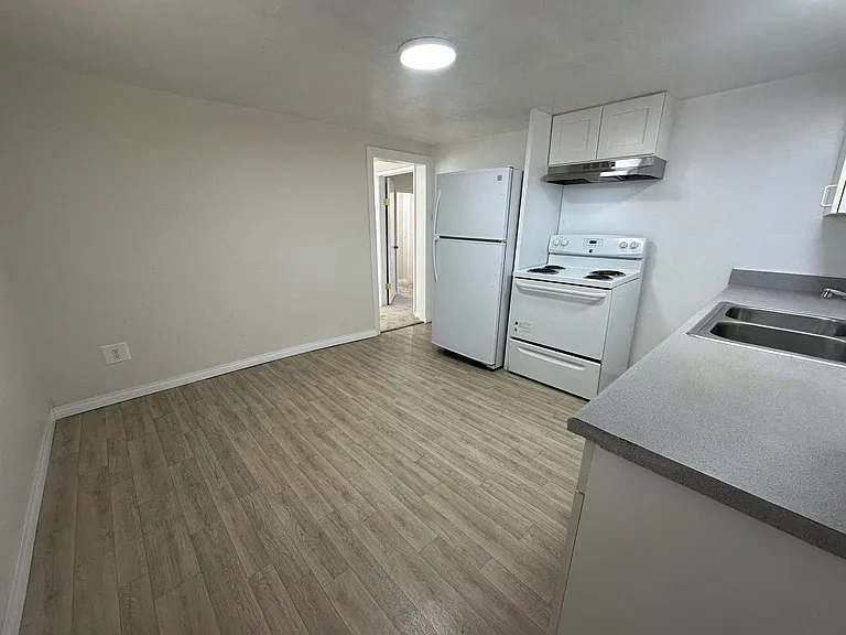 637 Schley St — Photo 8