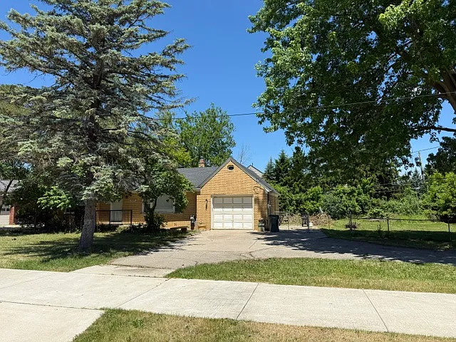 2923 E Square Lake Rd — Photo 1