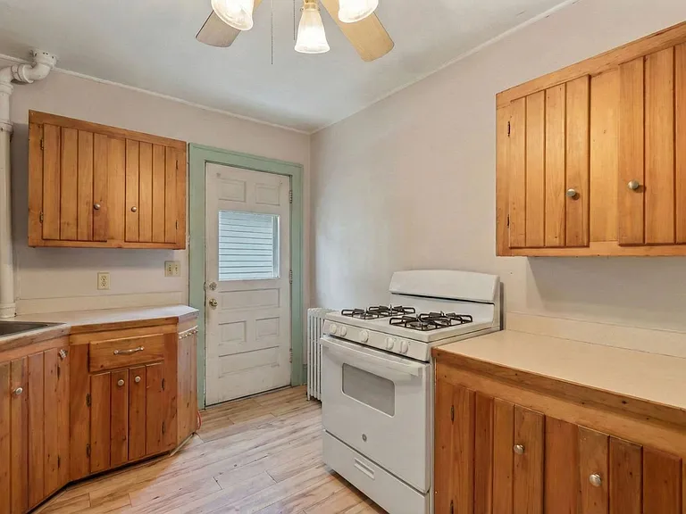 30-32 Sherman St - Lakefront Living, Right in the Heart of Burlington — Photo 11