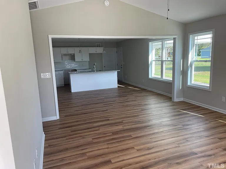 212 Mitchner St — Photo 4