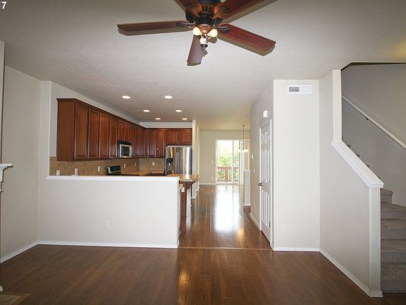5th image of 3499 SE Pepperwood Way