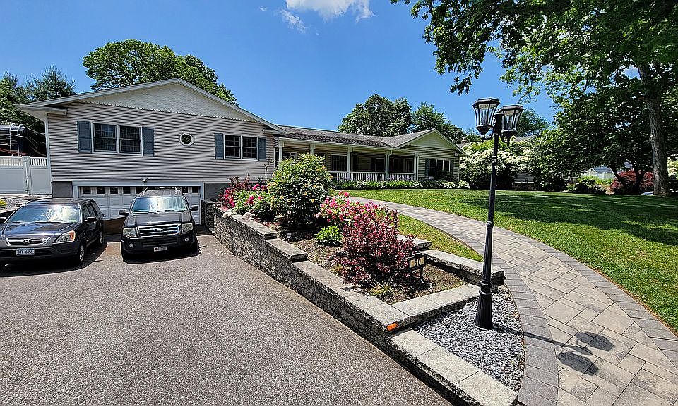 1st image of 30 Gaynor Ave