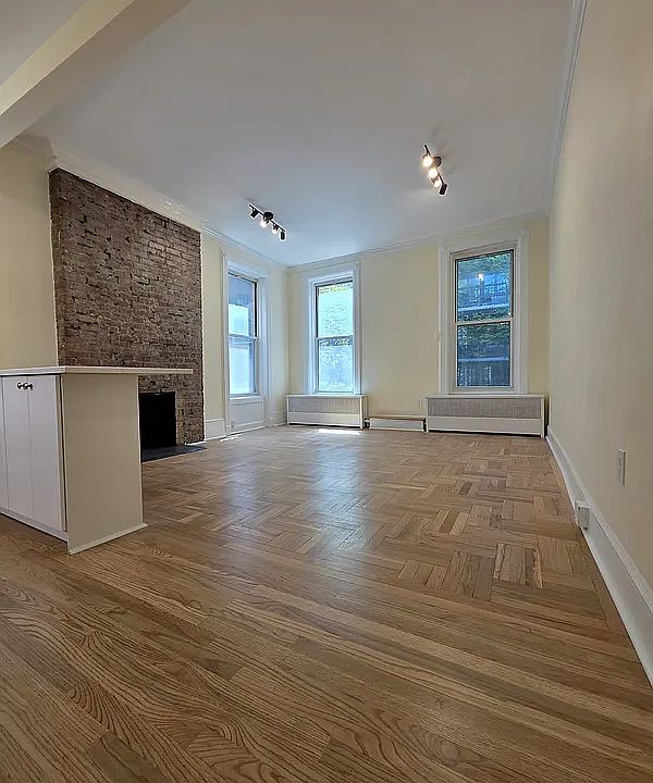 1st image of 128 E 35th St Floor 23R
