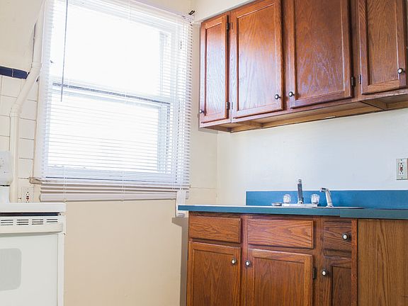 3rd image of 3112 Parkwood Ave