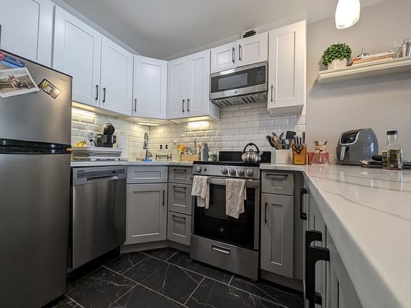 5th image of 210 E 29th St #Penthouse A