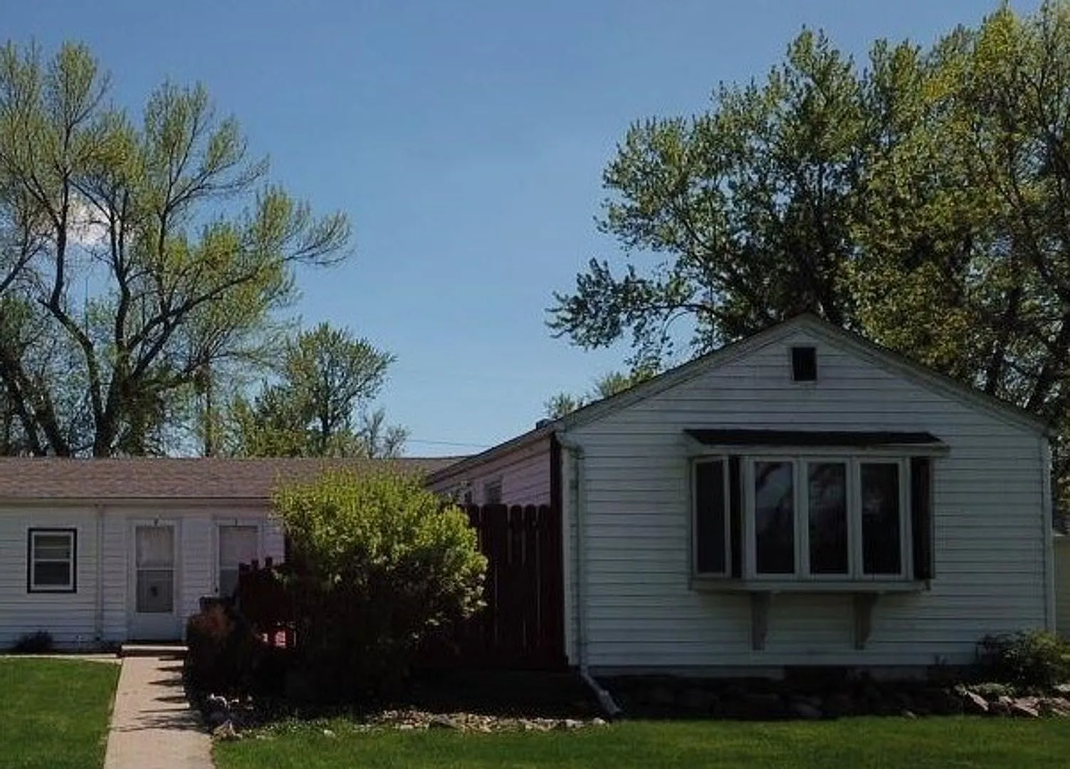 3 Bedroom, 2 Bath House With All the Charm and Space You Need! — Photo 4