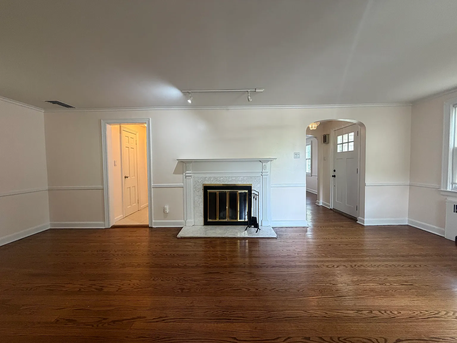 3 bed, 1702 sqft, $4,100 — Photo 1