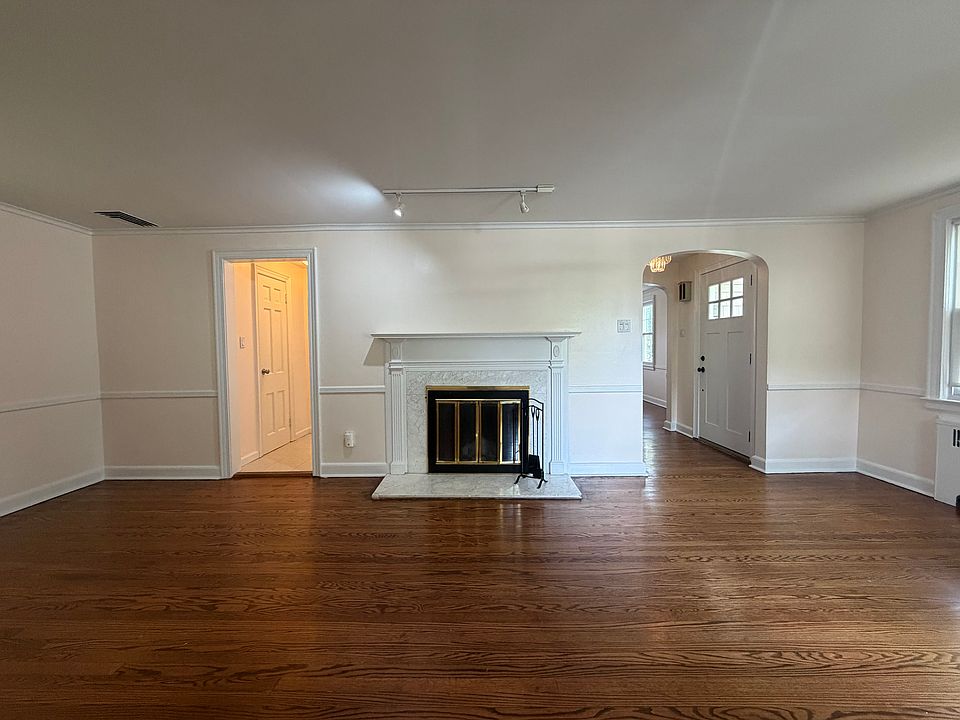 1st image of 324 E Cedar St