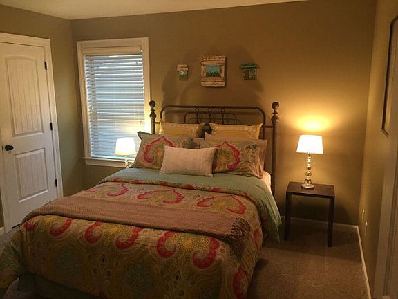 3rd image of 118 Westbury Cir