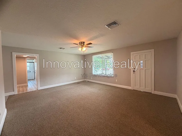 144 N Park Ave — Photo 3