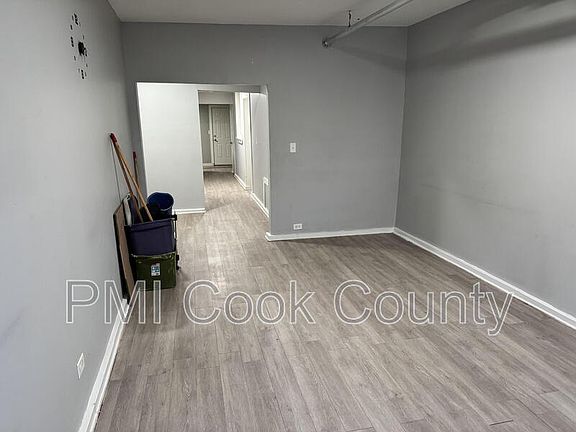 3rd image of 9006 S Escanaba Ave #G
