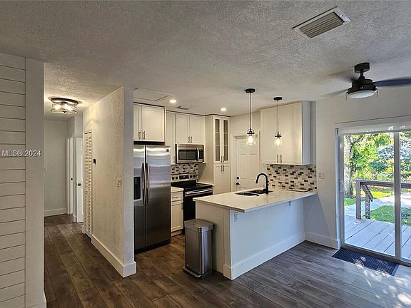 4th image of 100 Truxton Dr