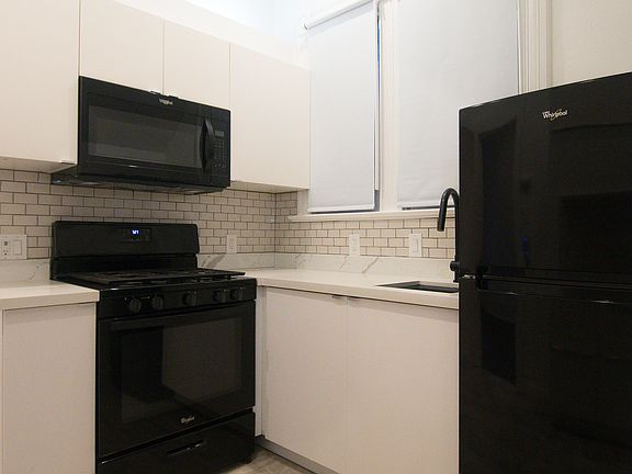 4th image of 1009 Lincoln Ave #1011