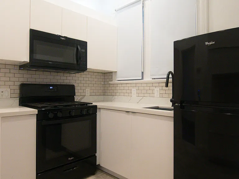 1009 Lincoln Ave #1011 — Photo 4