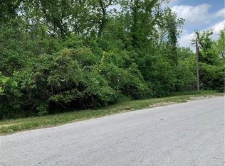 416 S Sugar Creek Blvd, Sugar Creek, MO 64054