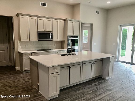 3rd image of 2942 Edington Dr