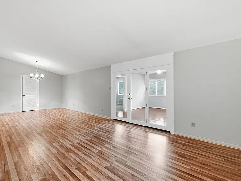 520 Windsor Rd — Photo 16