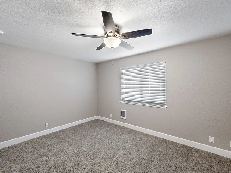 Vista Creek Apartments — Photo 76