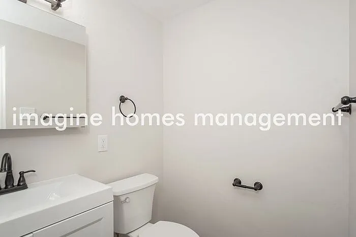 566 Firethorne Dr — Photo 8