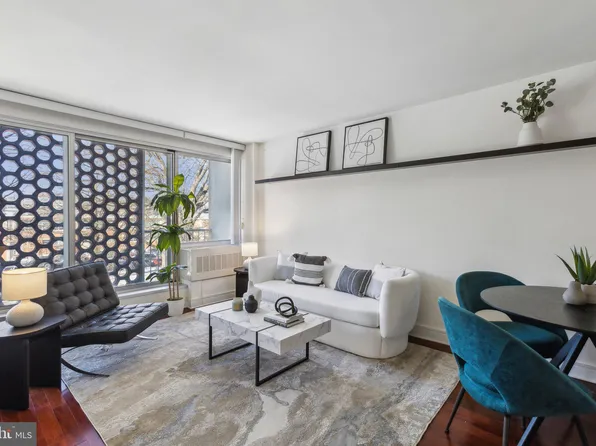 800 4th St SW APT S222, Washington, DC 20024