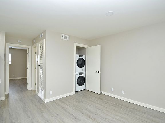5th image of 600 1/2 E 53rd St #104